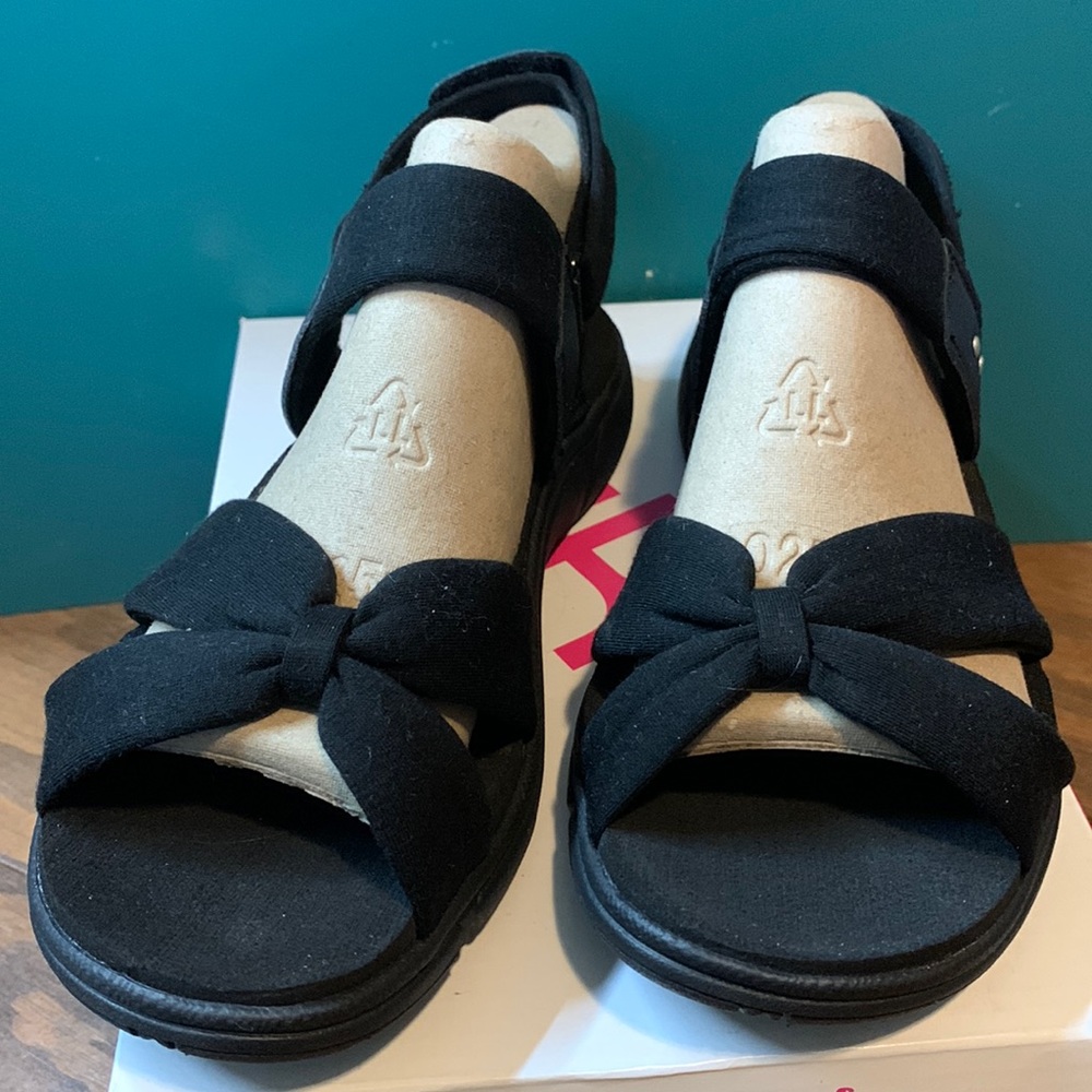 Women’s 7 Ryka sandals